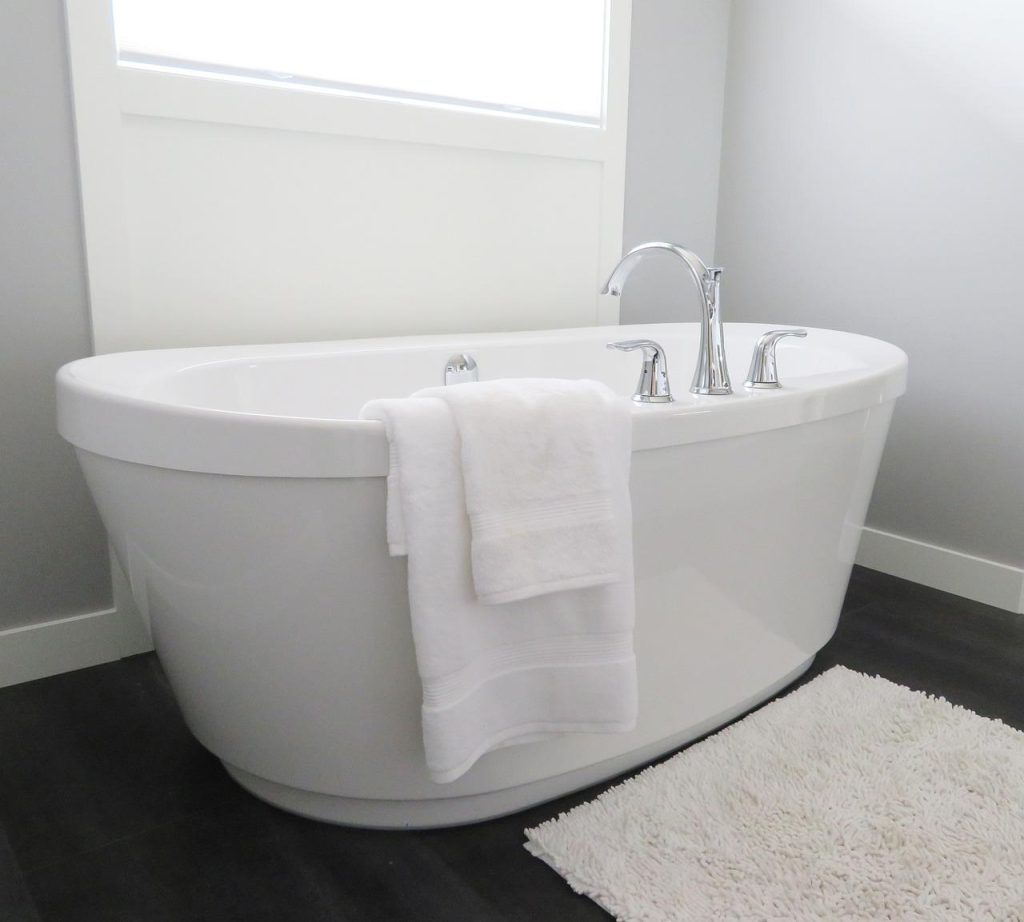Hot Bath sanitair: elegante badkamerkraan met modern design van het Europese merk