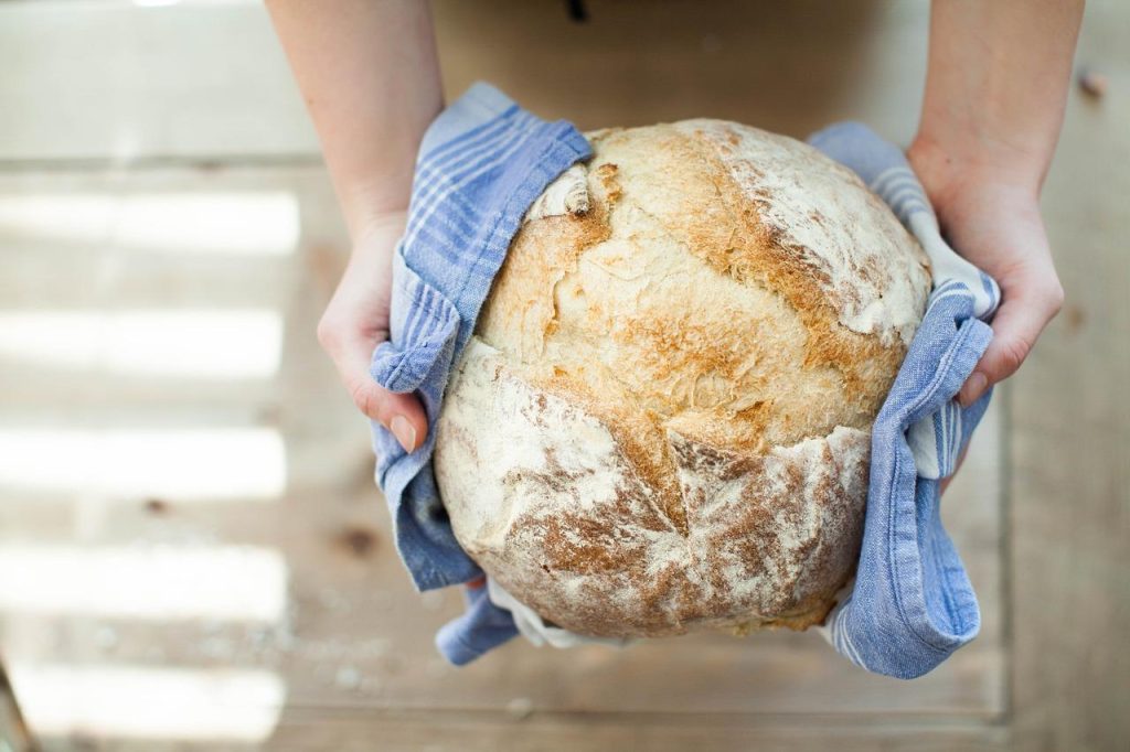 Natuurlijke bakervaring met verse ingrediënten zoals honing, ahornsiroop en alternatieve melen voor betere smaak