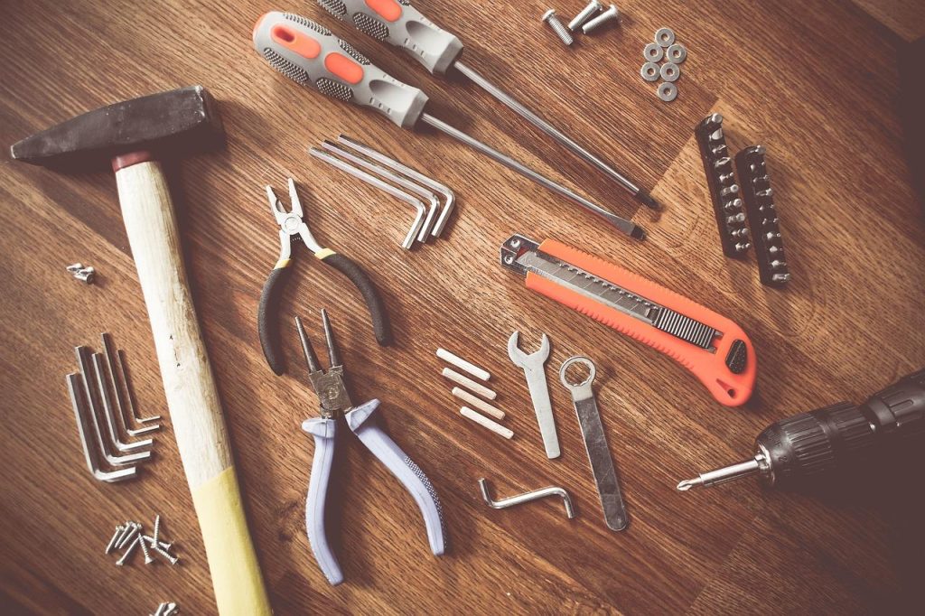 Diversiteit en inclusiviteit in reparatiebranche met diverse professionals die samen werken aan onderdelen en service